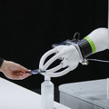 ブリヂストンがゴム人工筋肉のソフトロボットハンドのデモ動画3本を公開　物流・製造・小売で柔らかい手の可能性示す
