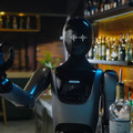 KEENONがセミヒューマノイド「XMAN-R1」を発表　配膳ロボットなど既存製品群と連携する動画も公開