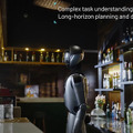 KEENONがセミヒューマノイド「XMAN-R1」を発表　配膳ロボットなど既存製品群と連携する動画も公開