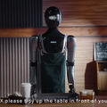 KEENONがセミヒューマノイド「XMAN-R1」を発表　配膳ロボットなど既存製品群と連携する動画も公開