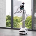 大阪の百貨店「阪急うめだ本店」警備業務にアバターロボット「ugo(ユーゴー) 」を追加導入　立哨と巡回警備で日常に溶け込む