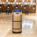 自動搬送ロボットとエレベータが電話交換機（PBX）で自動連携　ホテルサンルートプラザ新宿がルームサービス提供をDX
