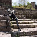 走破力と機動力がケタ違い！DEEP Robotics、車輪つきの四足歩行ロボットの性能を最新動画でチェック
