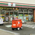 セブンイレブン・スズキ・LOMBYが自動搬送ロボットで屋外配送　南大沢エリアで開始　4つの特徴を紹介