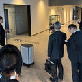 異なるメーカーのロボットを一括制御　群管理と共通インターフェースで衝突・停止を防止　経産省「ロボットフレンドリー構築支援」