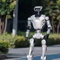 「歩き方が○×みたい」脚を持つロボット開発のLimXがヒューマノイド最新動画を公開　SNSの反応は?