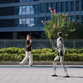 「歩き方が○×みたい」脚を持つロボット開発のLimXがヒューマノイド最新動画を公開　SNSの反応は?