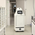 藤田医大＆川崎重工 2種ロボット連携で検体配送から検査機器投入の自動化を世界初実現！
