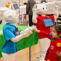 ロボットとの“ちょっと先の未来”を体験！ 家族連れやカップルでにぎわう「ちょもろー2025」竹芝で開催　ともだちロボットが人気