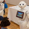 ロボットとの“ちょっと先の未来”を体験！ 家族連れやカップルでにぎわう「ちょもろー2025」竹芝で開催　ともだちロボットが人気