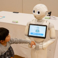 ロボットとの“ちょっと先の未来”を体験！ 家族連れやカップルでにぎわう「ちょもろー2025」竹芝で開催　ともだちロボットが人気
