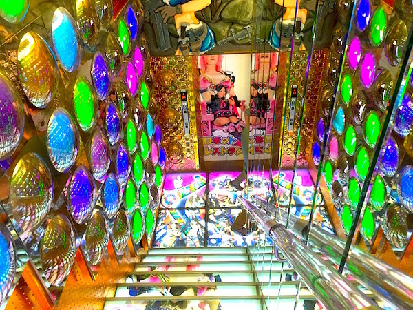 階段もギラギラ