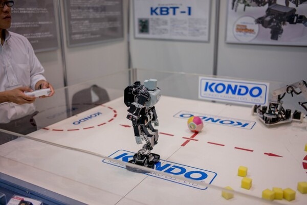 japan-robot-week-2016_30335532411_o