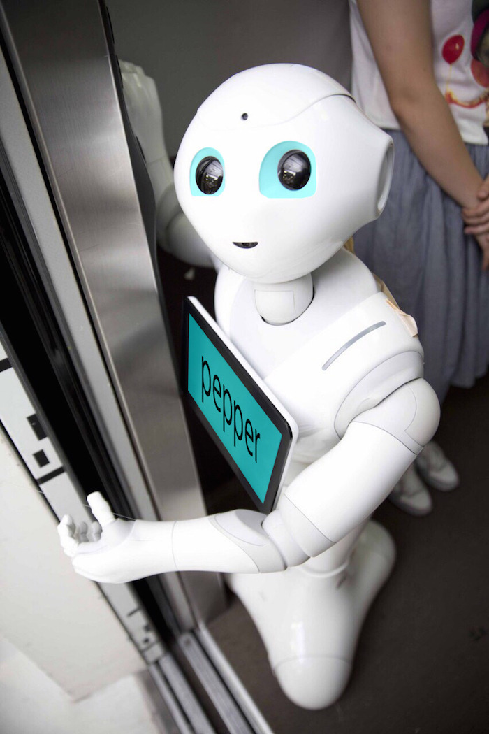 日本を明るくするロボットPepper～エレベータ
