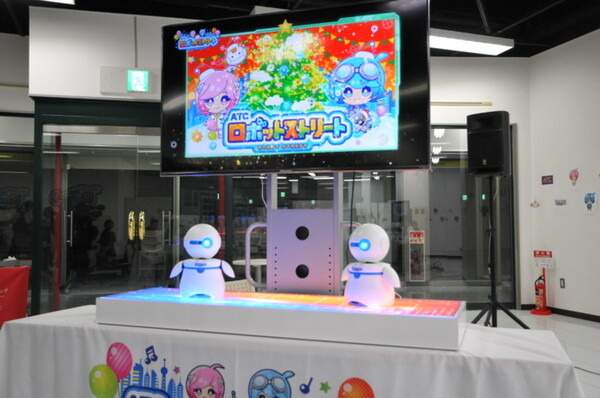 テーブルトップロボット「PUL」の愛称はアンアンとナイナイ