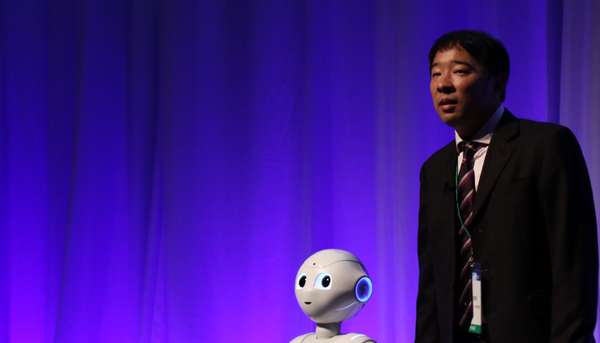 ロボットで人を笑顔に出来るのは私達だけである