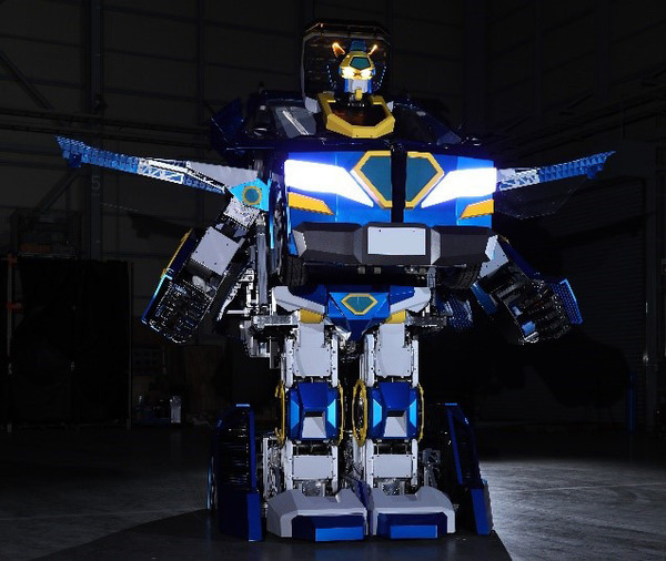身長4mの人型トランスフォーム変形ロボットが進化！コクピットに搭乗し