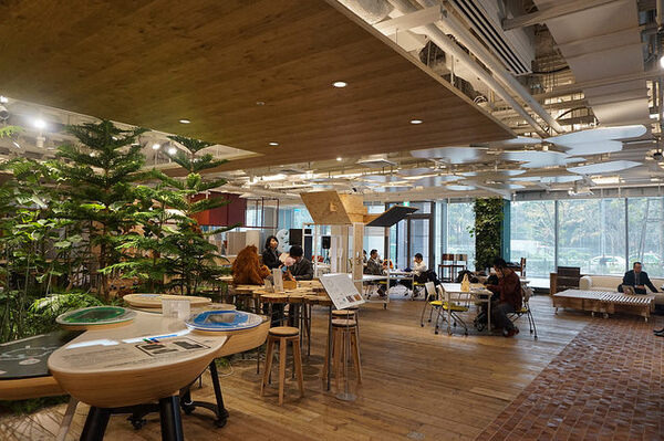 25413982363_167d303ce6_z