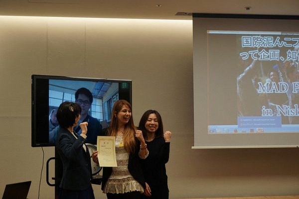 25413952153_ec833d992b_z