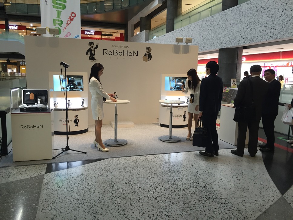 ウメキタ フェスティバル ロボホン展示