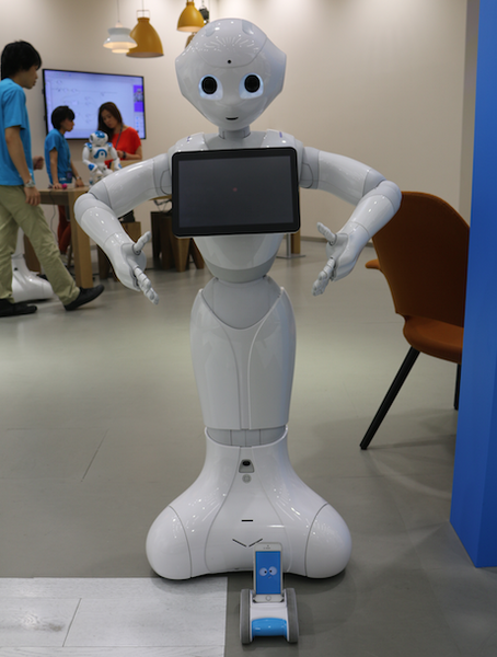 PEPPERとも記念撮影