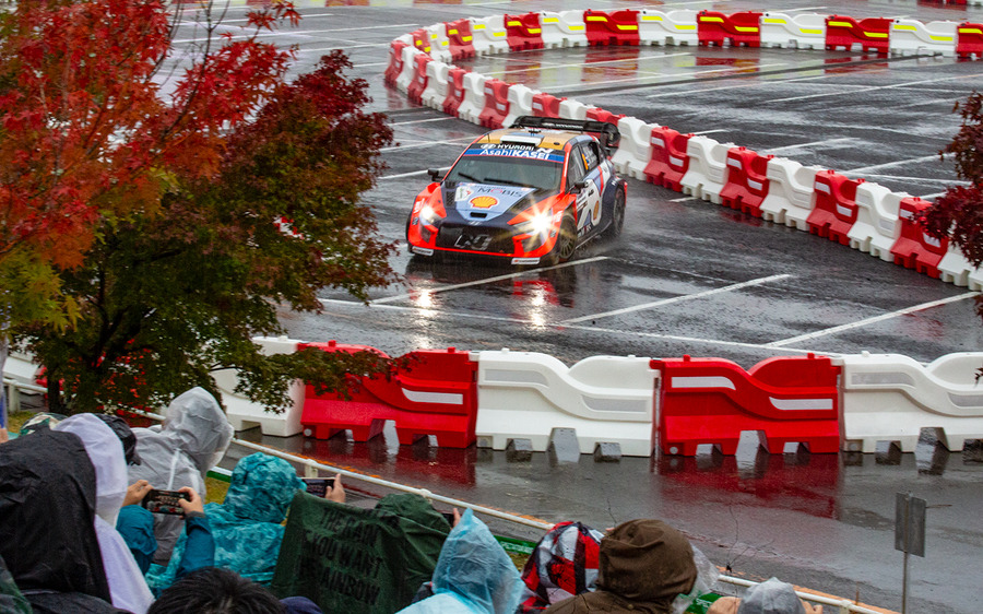 ラリージャパン最終日は雨の決戦、勝田選手が岡崎で2連続トップタイム、総合ではトヨタGRが表彰台を独占
