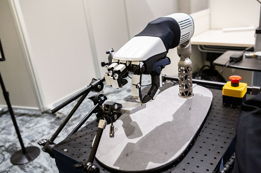 ホンダが新型のロボット多指ハンドを一般公開　人の2倍の指先力と微少なネジを回す器用さを実現「Willow Drive」