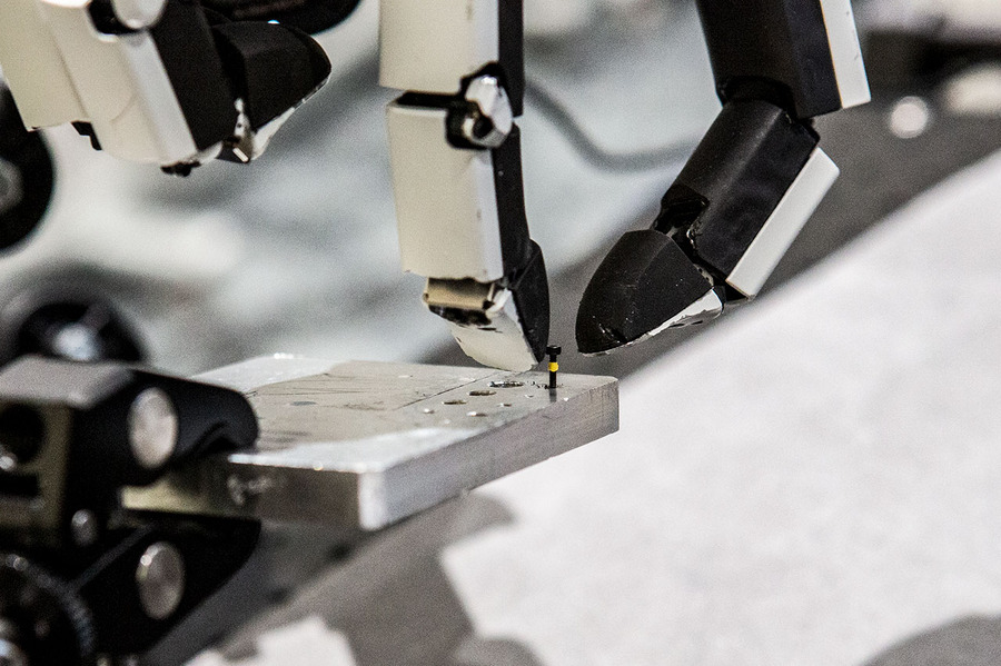 ホンダが新型のロボット多指ハンドを一般公開　人の2倍の指先力と微少なネジを回す器用さを実現「Willow Drive」