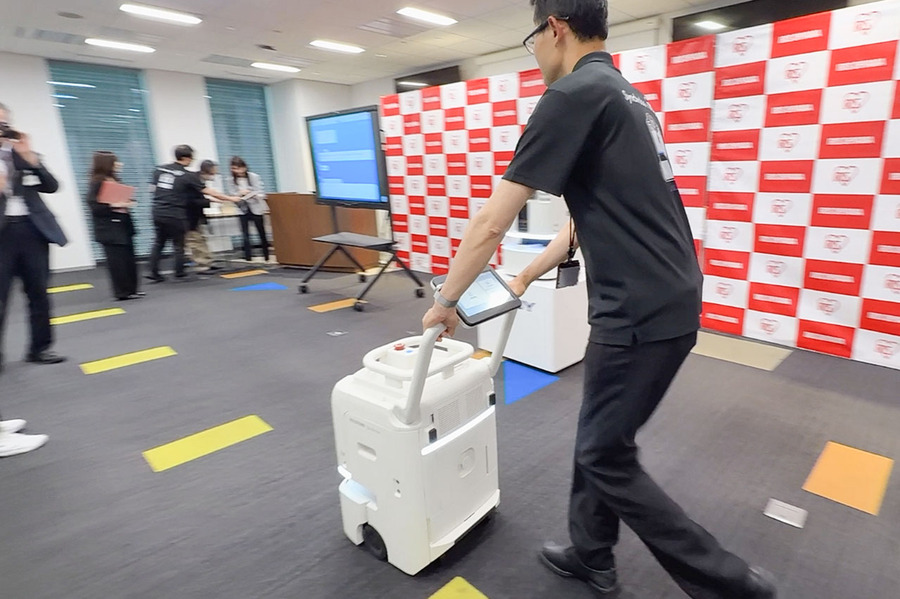 アイリスオーヤマ、現場の声で進化するAI清掃ロボット「JILBY」発売　自然言語の指示を理解し、清掃計画も提案するAIエージェントに対応