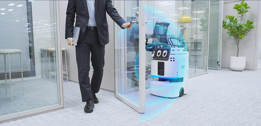 アイリスオーヤマ、現場の声で進化するAI清掃ロボット「JILBY」発売　自然言語の指示を理解し、清掃計画も提案するAIエージェントに対応