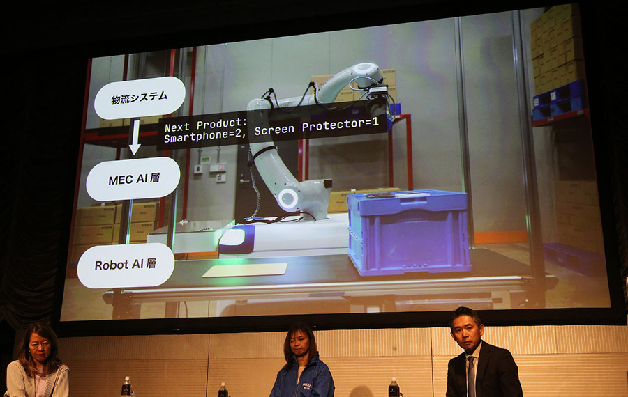 ソフトバンクと安川電機「学び続けるロボット」を実演　導入後も進化し続けるフィジカルAIとは（SoftBank World 2026）