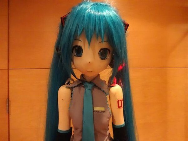 喋って、歌って、歩ける約160cmの「美少女ロボット・足立レイ」がクラウドファンディング中！ 既に200万円を調達