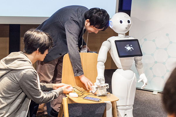 Pepperハッカソン「ペッパソン2017東の陣」を制した「Pepper先生(ペッチャー)」とは? 夢はPepper司会のこどもクイズ全国大会！