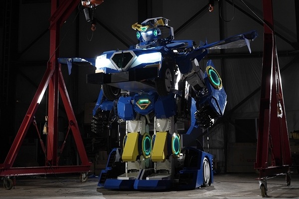 【速報】全長4mの人型変形ロボットが車にトランスフォーム！人が乗れる「J-deite RIDE」を公開、ド迫力変形映像を見よ！