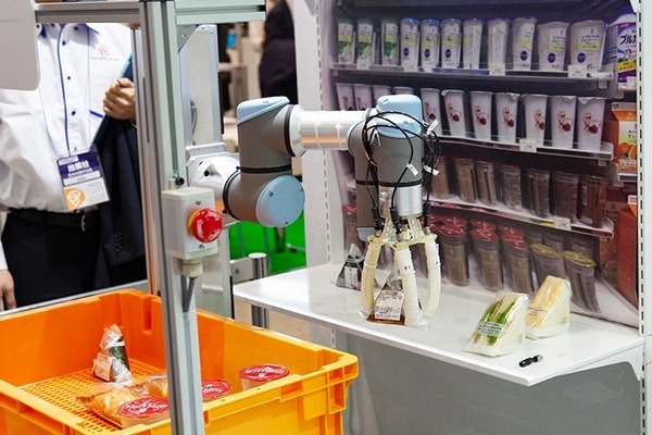 おでんロボ、コンビニ品出しロボ、なんでもグリッパ、指皮センサ・・ロボットの筋肉や感覚になる先進のゴム技術を豊田合成がデモ展示