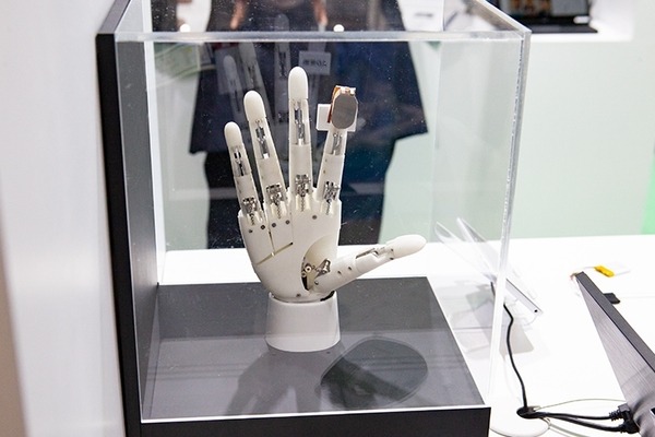 おでんロボ、コンビニ品出しロボ、なんでもグリッパ、指皮センサ・・ロボットの筋肉や感覚になる先進のゴム技術を豊田合成がデモ展示