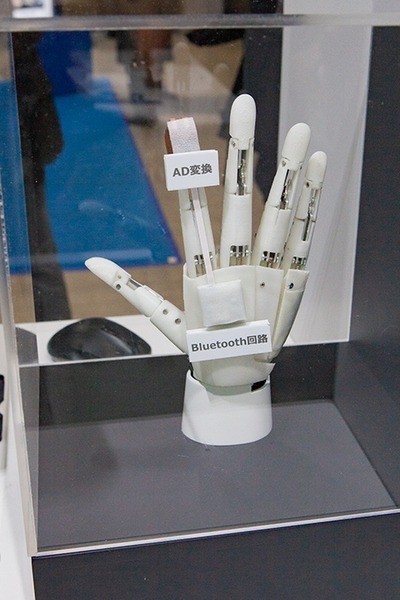 おでんロボ、コンビニ品出しロボ、なんでもグリッパ、指皮センサ・・ロボットの筋肉や感覚になる先進のゴム技術を豊田合成がデモ展示