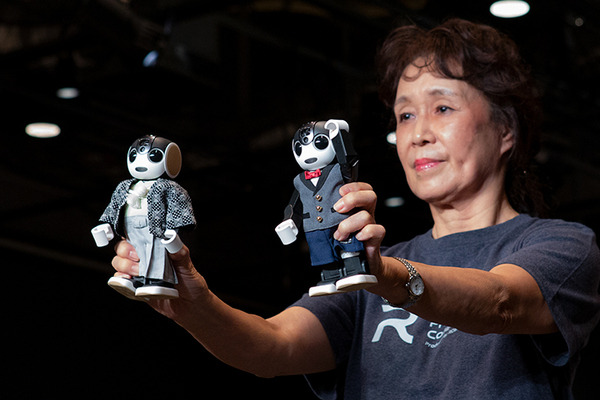 【ロボコレ2019 写真レポート(2)】サプライズゲストがランウェイに！RoBoHoN、Pepper、ビッグクラッピーなど登場