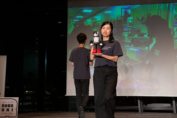 【ロボコレ2019 写真レポート(2)】サプライズゲストがランウェイに！RoBoHoN、Pepper、ビッグクラッピーなど登場