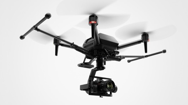 【速報】ソニーがαシリーズを搭載可能なドローン「Airpeak」を「CES 2021」で発表　「VISION-S」を空撮した映像も公開