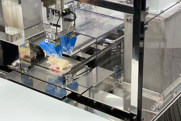 コネクテッドロボティクスが「惣菜盛付ロボット」4台をマックスバリュの惣菜工場に導入　ポテトサラダ盛付けデモを公開　ロボットフレンドリー