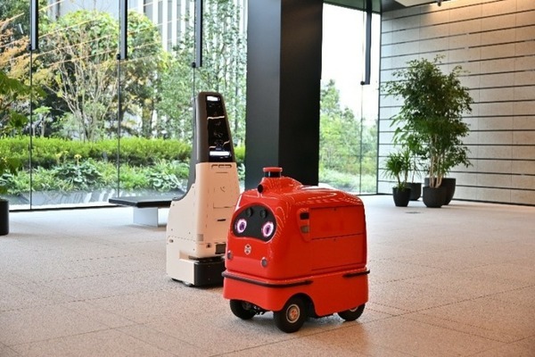 JR東日本とKDDI、配送ロボットがJR目黒MARCビル内の商品を回遊販売 オフィスワーカーにも弁当配送 都市OSとプラットフォームを連携