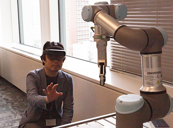 実機なくてもリアル現場にMR仮想ロボットを瞬時に設置し稼働確認　導入を効率化する「RoboLens」デモを公開　ネクストスケープ