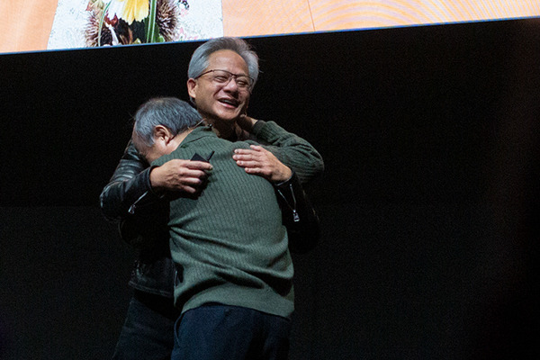 NVIDIA CEOの基調講演　トヨタや安川電機、セブン＆アイなどの導入事例を紹介　ロボットやAIで日本企業と連携を強調　AI Summit Japan