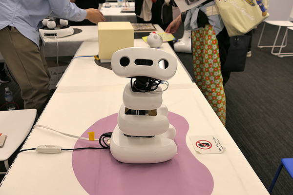 ロボットの未来を語ろう、「コミュニケーションロボット博」開催　各メーカーとオーナーたちが集う