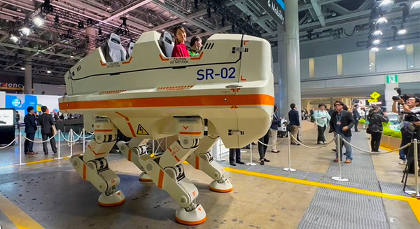 【速報】ガンダム「ハロ」が乗った可愛い「巨大4足歩行型ライド」と「多脚ロボット」を万博でアスラテックが展示へ