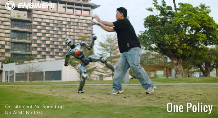 倒れてもすぐ立ち上がる！EngineAIヒューマノイド「PM01」最新動画の反響 画像
