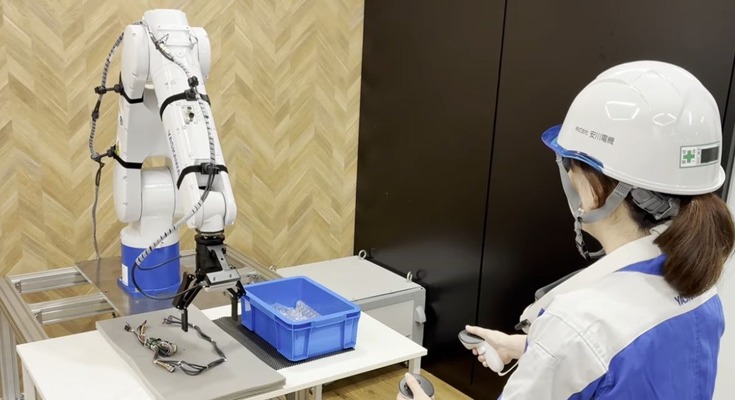 安川電機のAIロボット「MOTOMAN NEXT」がフィジカルAIと遠隔操作で柔らかい物体のピッキングを自動化 画像