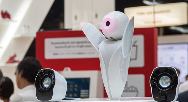 【CEATEC JAPAN 2016レポートvol.2】 ロボット×AI「ロボピン」がいっぱい 富士通ブースでIoTとクラウドAIロボット体験ツアーを実施 画像