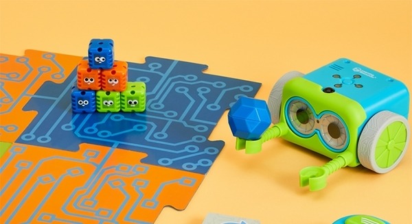「Amazon 知育・学習玩具大賞 2018」発表！大賞は「ピカちんキット」、部門賞はスフィロ・ミニ等、特別賞はロボット知育玩具「ボットリー」 画像